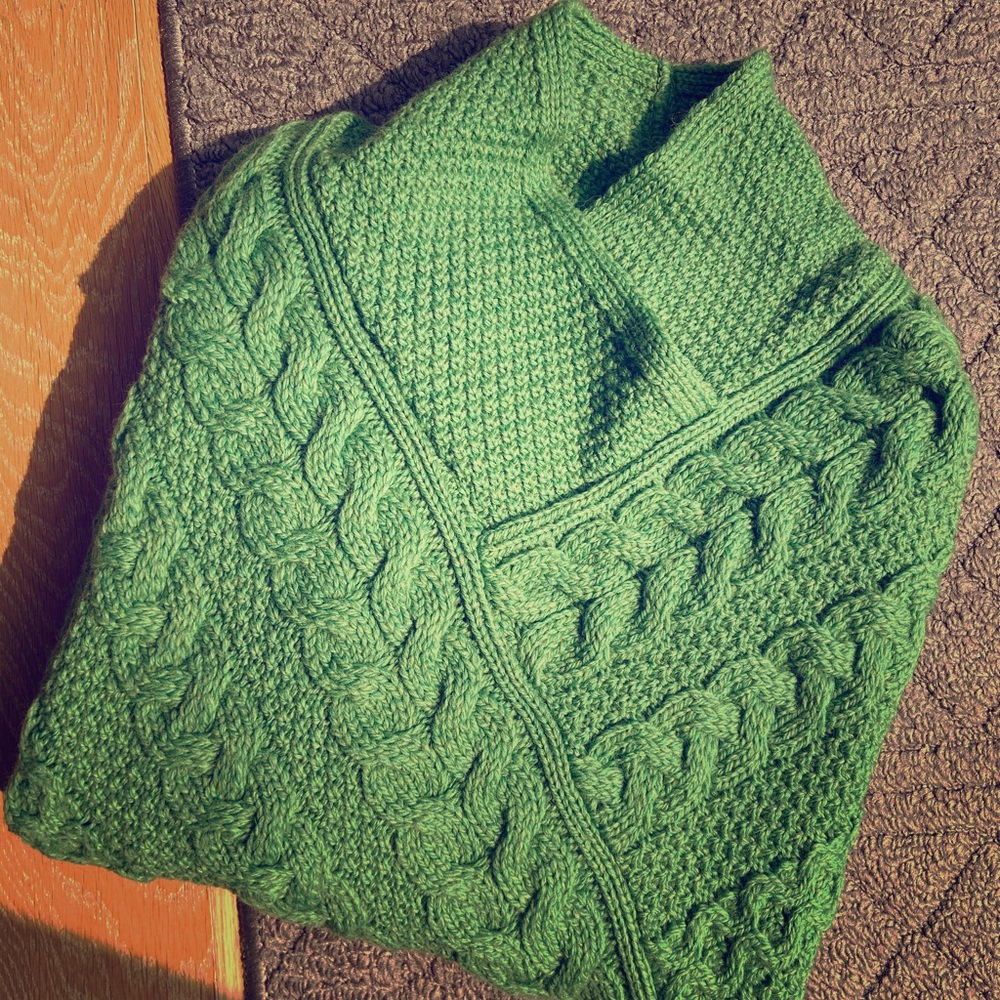 Authentic merino wool sweater 🍀
